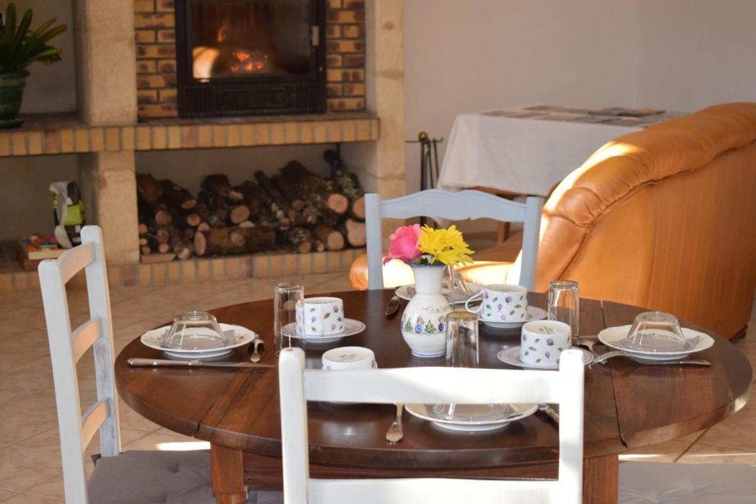 Suite Familiale 2 Chambres Double Auriac-du-Perigord Ngoại thất bức ảnh